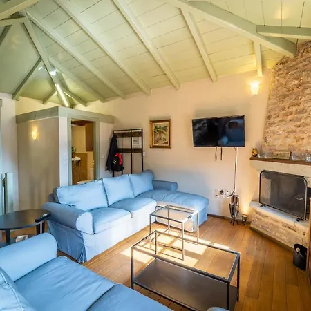 Korfes: Three-story Family Retreat