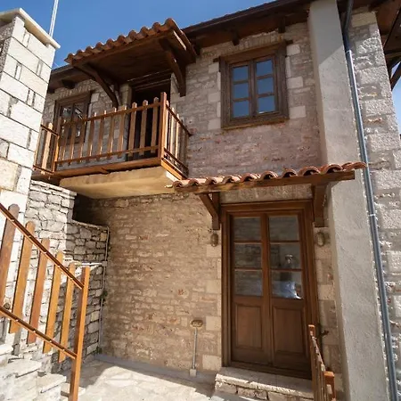 Korfes-κορφές τριώροφη για οικογένειες και παρέες Villa Karpenísion