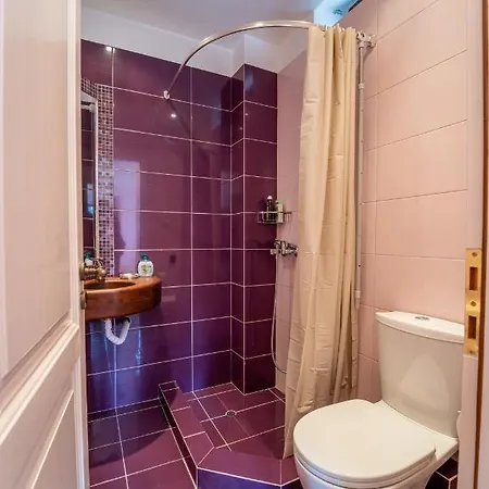 Korfes-κορφές τριώροφη για οικογένειες και παρέες Karpenísion