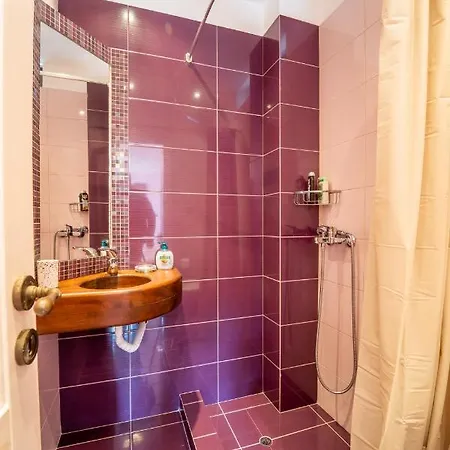 Korfes-κορφές τριώροφη για οικογένειες και παρέες