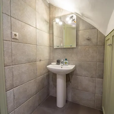 Korfes-κορφές τριώροφη για οικογένειες και παρέες * Karpenísion