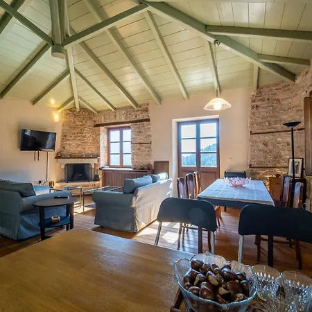 Villa Korfes-κορφές τριώροφη για οικογένειες και παρέες Karpenísion