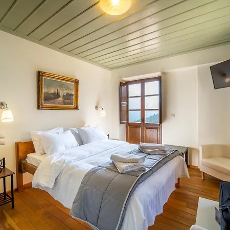 Villa Korfes-κορφές τριώροφη για οικογένειες και παρέες Karpenísion