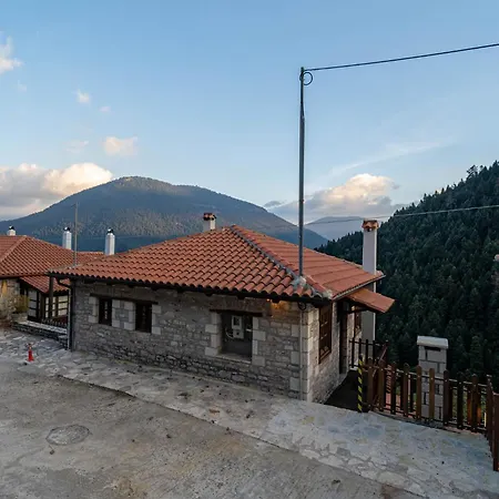 Villa Korfes-πέτρινη τριώροφη βίλα-άνεση & ιδιωτικότητα
