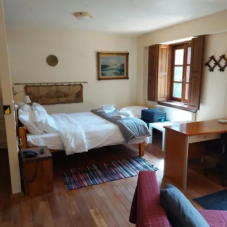 Korfes: Three-story Family Retreat * Karpenisi