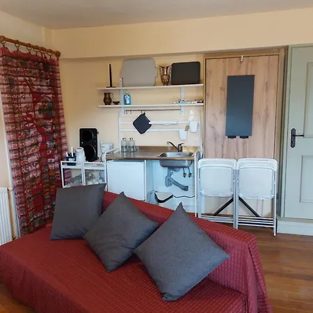 Villa Korfes-κορφές τριώροφη για οικογένειες και παρέες Karpenísion