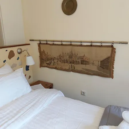 Korfes-κορφές τριώροφη για οικογένειες και παρέες