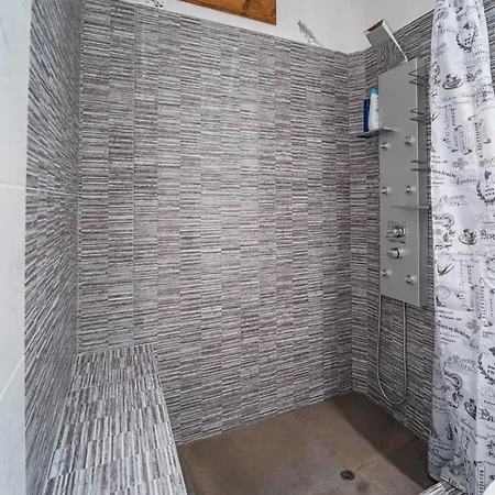 Villa Korfes-κορφές τριώροφη για οικογένειες και παρέες *