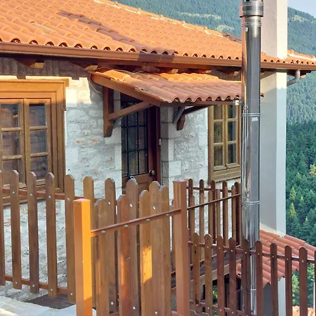Villa Korfes-πέτρινη τριώροφη βίλα-άνεση & ιδιωτικότητα Karpenísion